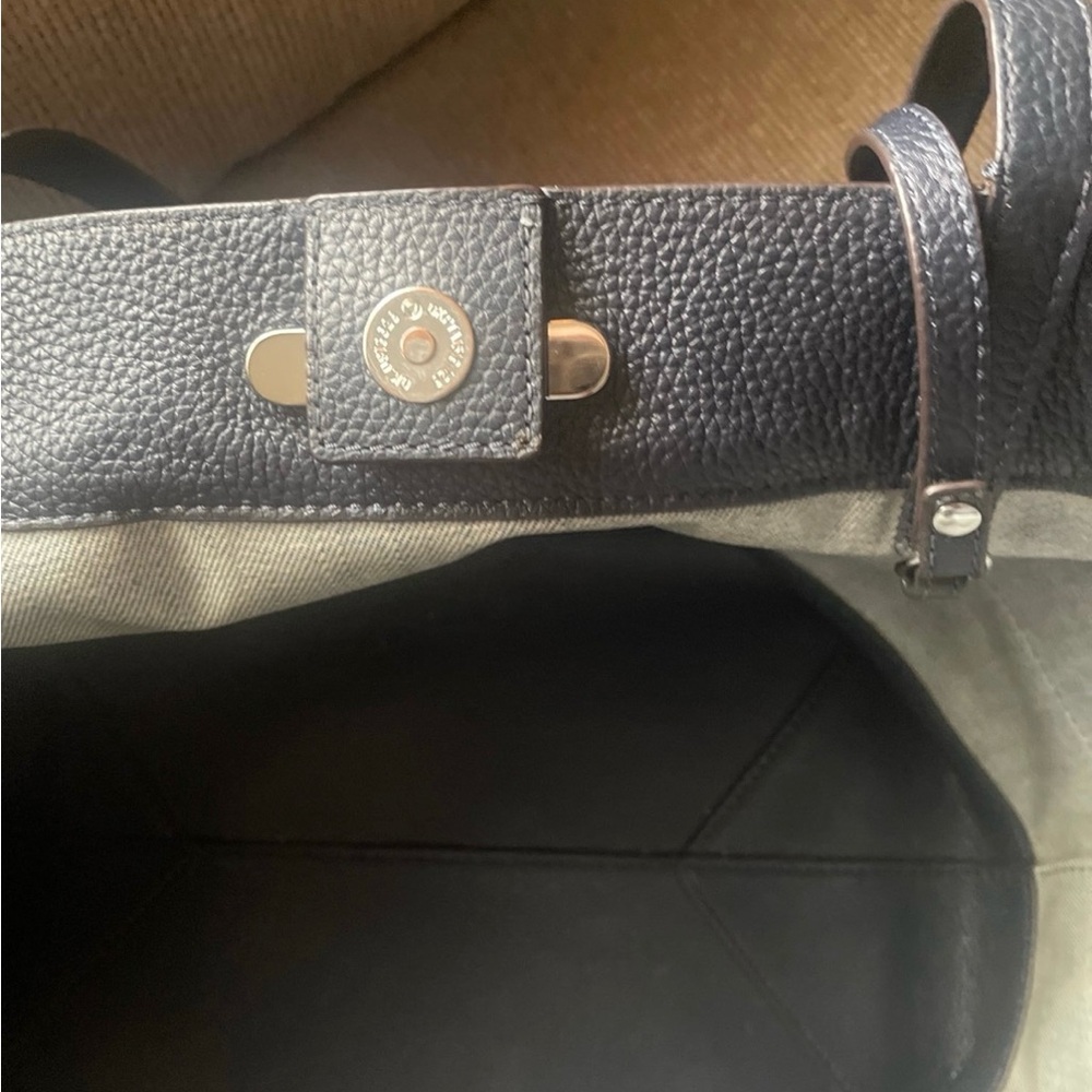 Michael Kors blue and jeans shoulder bag. - Picture 6 of 8